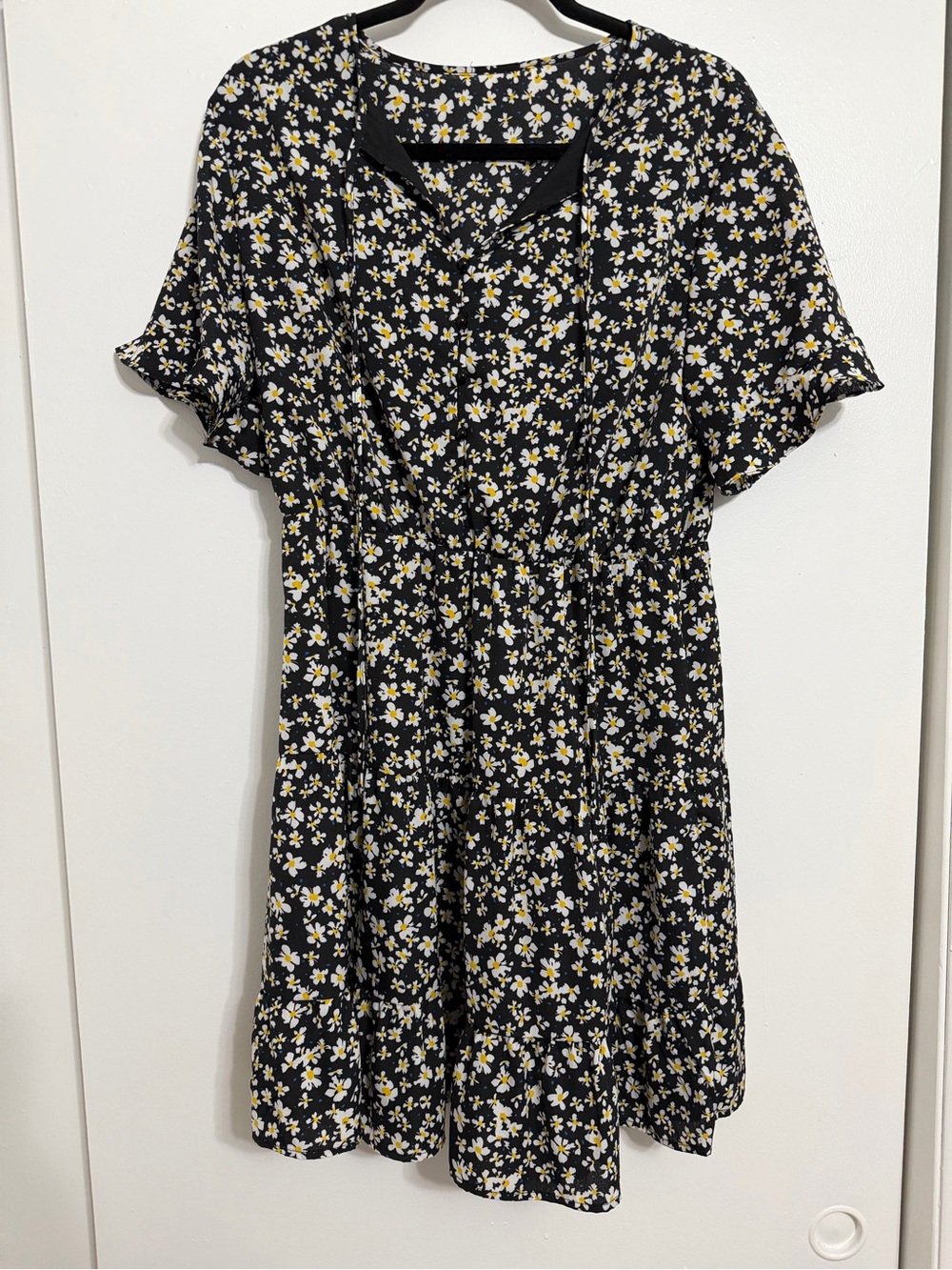 Women's Black Floral Short-Sleeve Dress